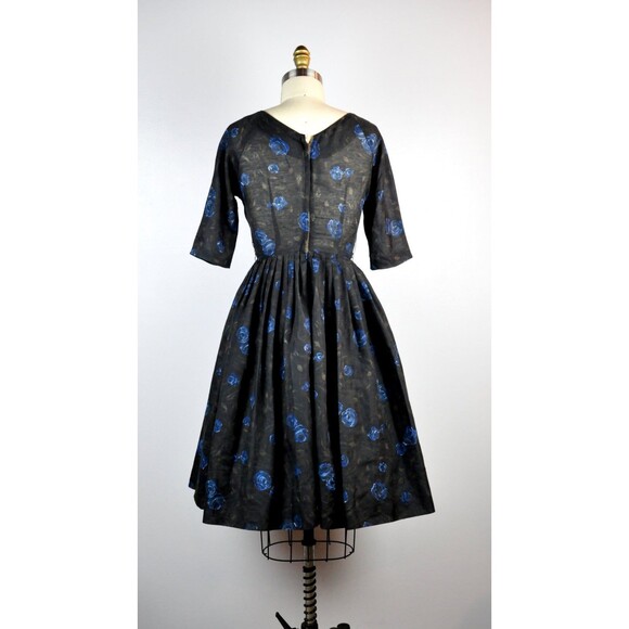 50s Novelty Print BLUE ROSES Dress - Pleated Full Skirt Dress - Bombshell S M - Picture 5 of 5